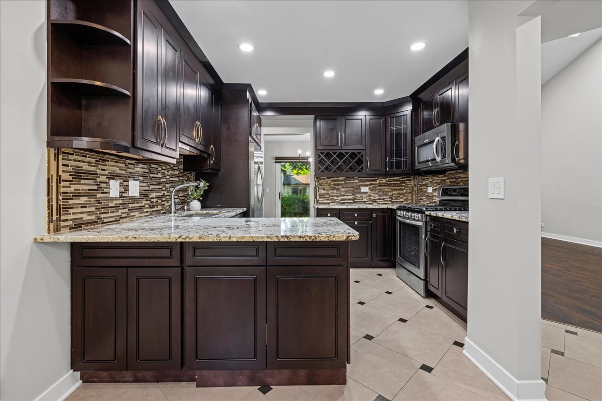 3056 N Daniels Court, Arlington Heights, IL 60004
