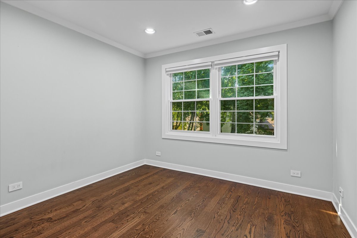 3056 N Daniels Court, Arlington Heights, IL 60004
