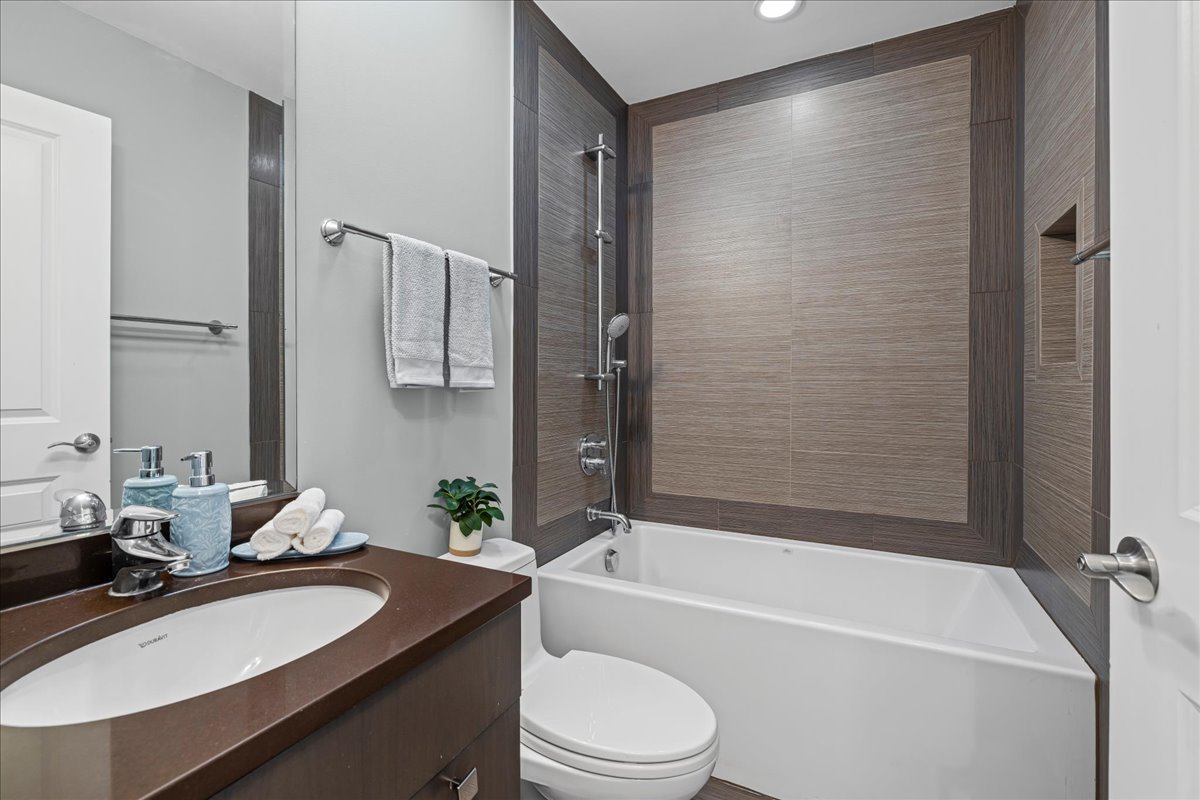 3056 N Daniels Court, Arlington Heights, IL 60004