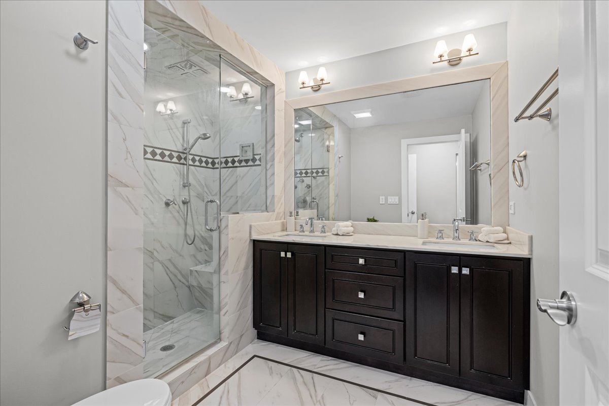 3056 N Daniels Court, Arlington Heights, IL 60004
