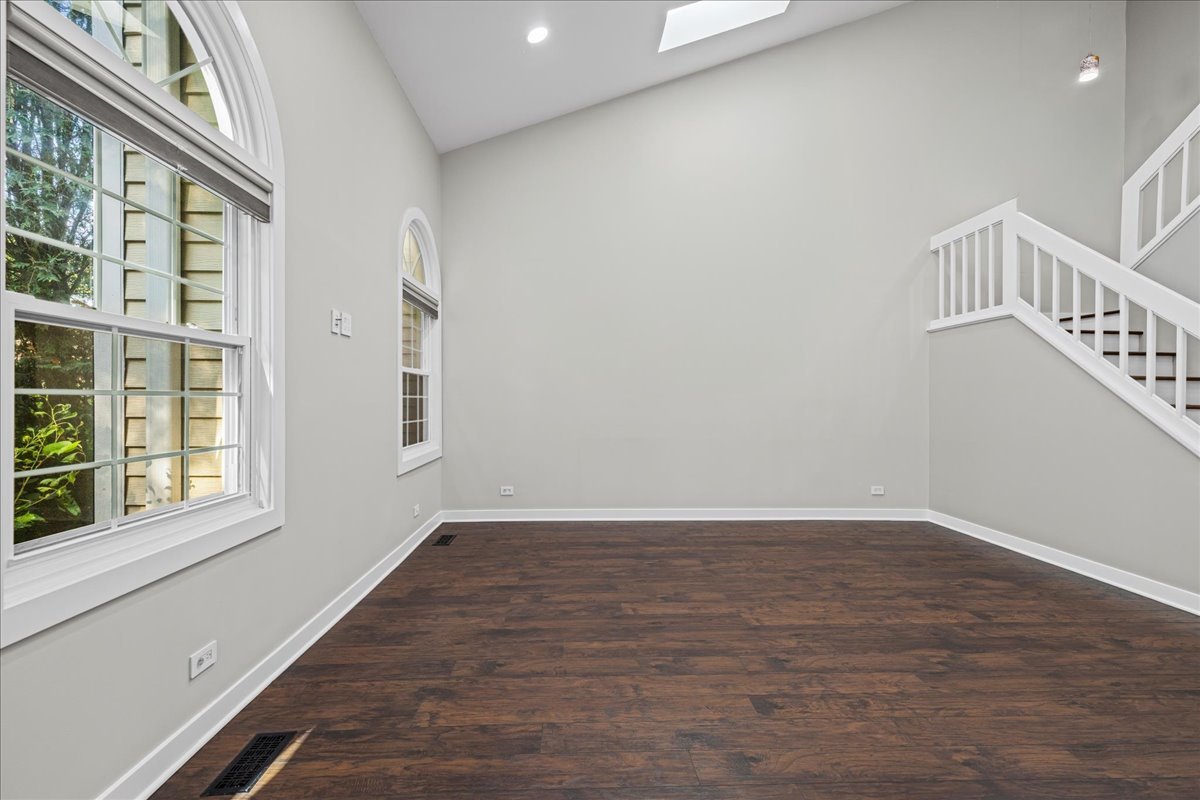 3056 N Daniels Court, Arlington Heights, IL 60004