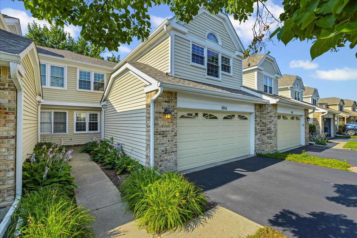 3056 N Daniels Court, Arlington Heights, IL 60004