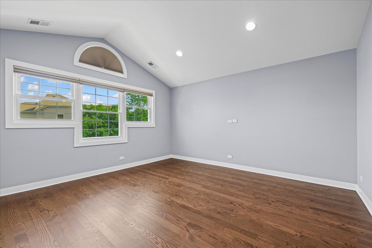 3056 N Daniels Court, Arlington Heights, IL 60004
