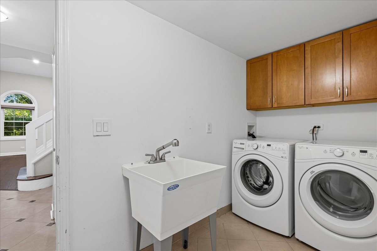 3056 N Daniels Court, Arlington Heights, IL 60004