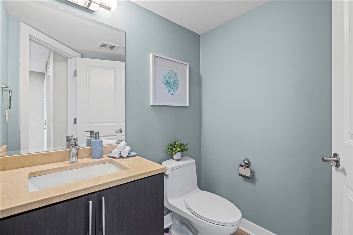 3056 N Daniels Court, Arlington Heights, IL 60004