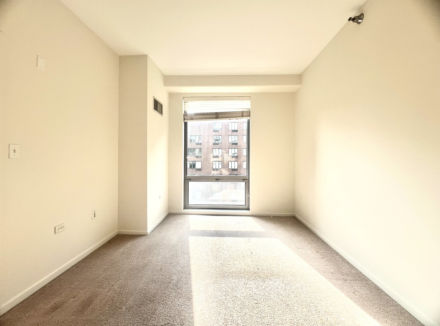 1 E 8th Street #307, Chicago, IL 60605