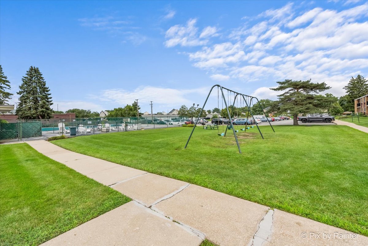 1313 S Rebecca Road #101, Lombard, IL 60148