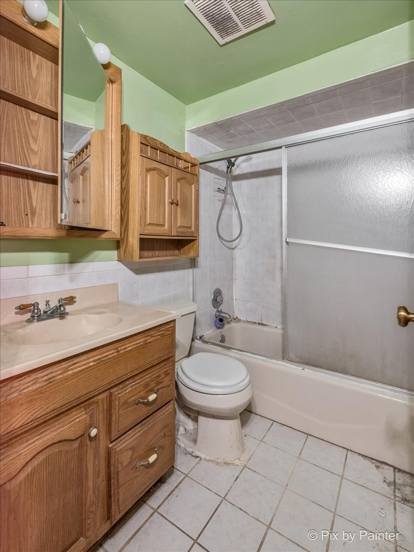 1313 S Rebecca Road #101, Lombard, IL 60148