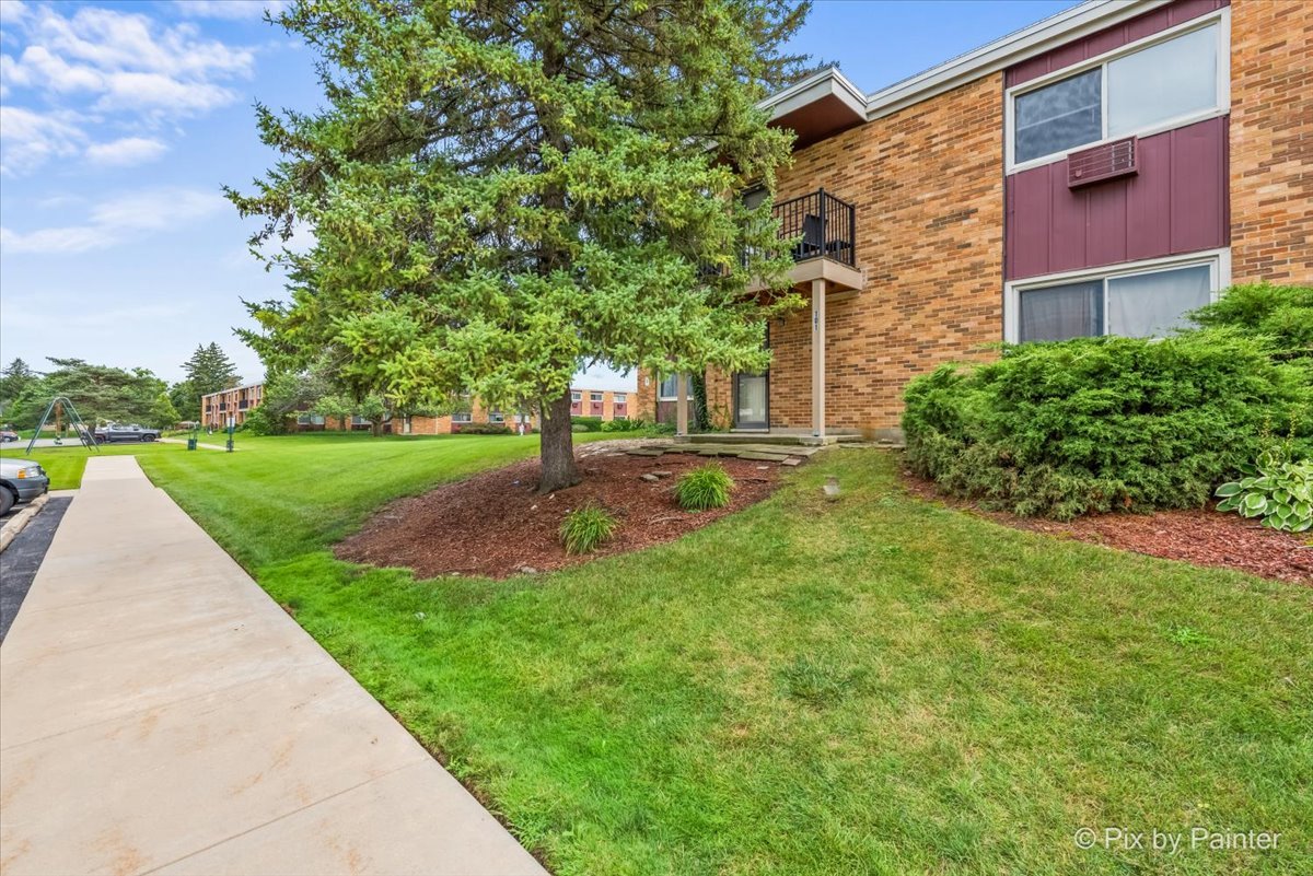 1313 S Rebecca Road #101, Lombard, IL 60148
