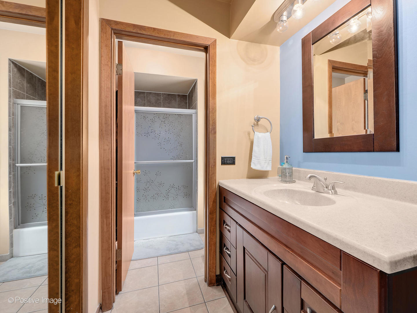 1041 E Division Street, Lombard, IL 60148