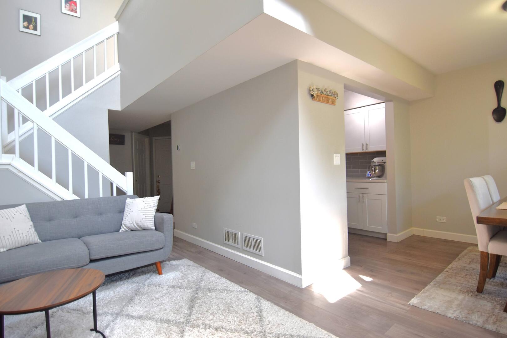 8301 Highpoint Circle #C, Darien, IL 60561