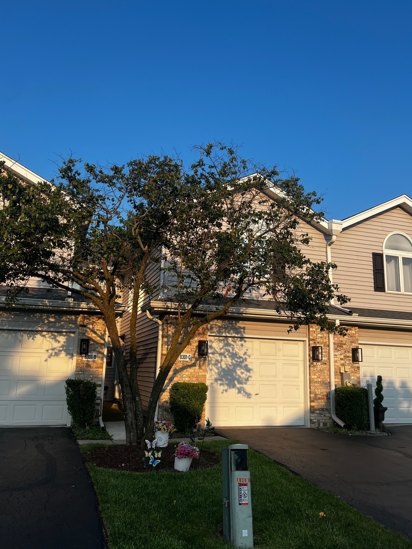 8301 Highpoint Circle #C, Darien, IL 60561