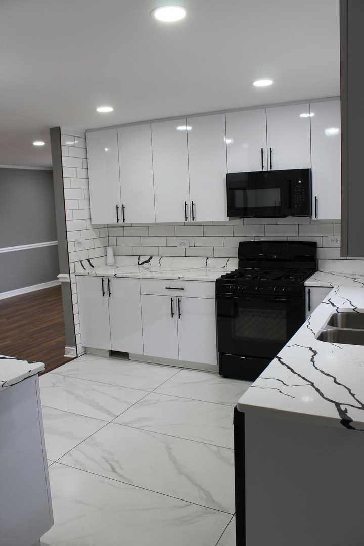 551 W 95th Street, Chicago, IL 60628