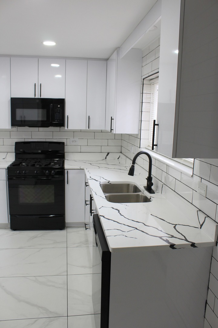 551 W 95th Street, Chicago, IL 60628