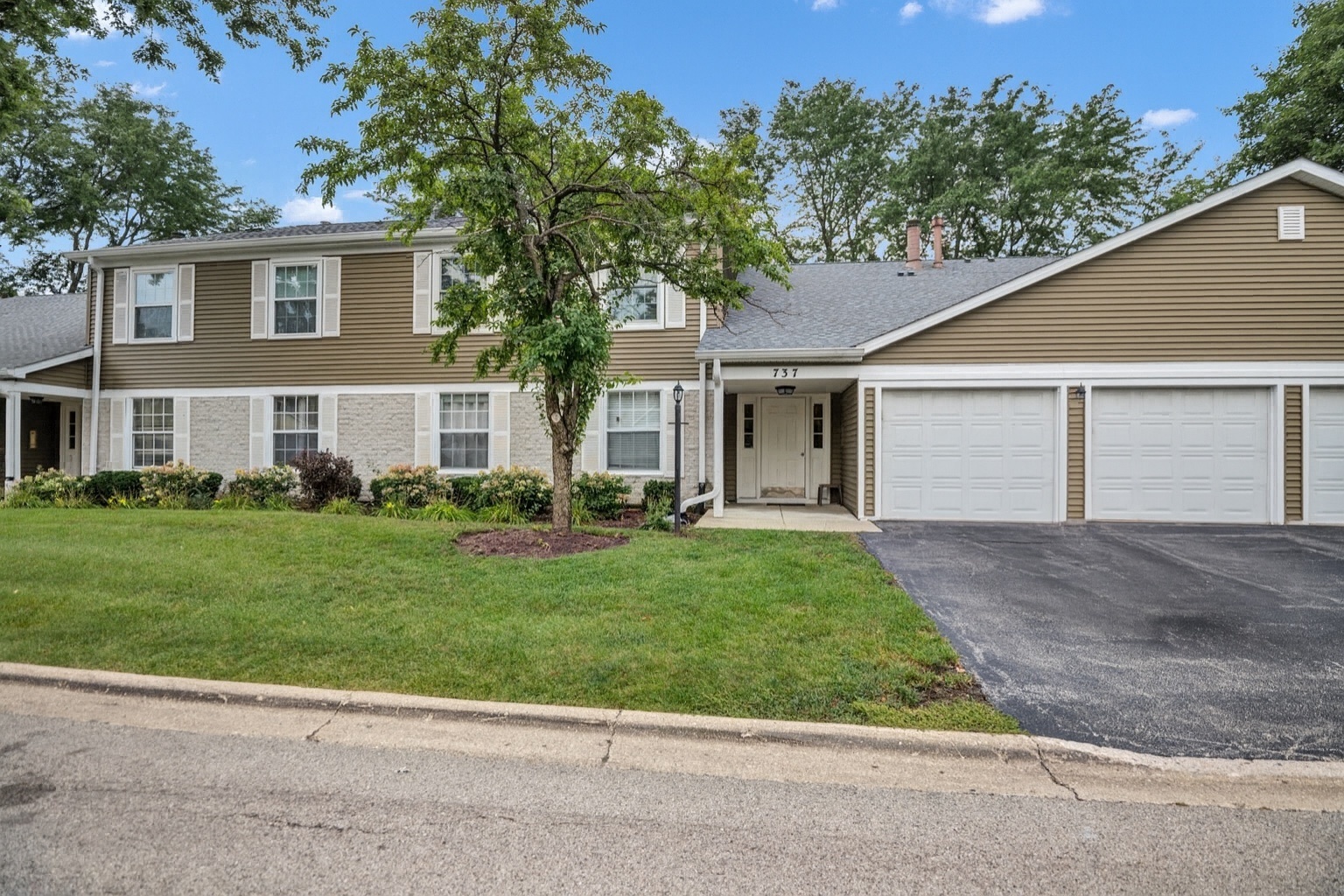 737 CANDLERIDGE Court #D2, Bartlett, IL 60103
