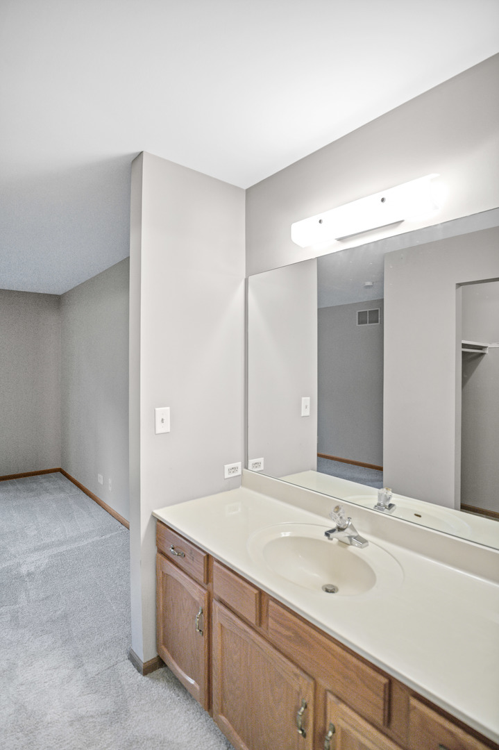 737 CANDLERIDGE Court #D2, Bartlett, IL 60103