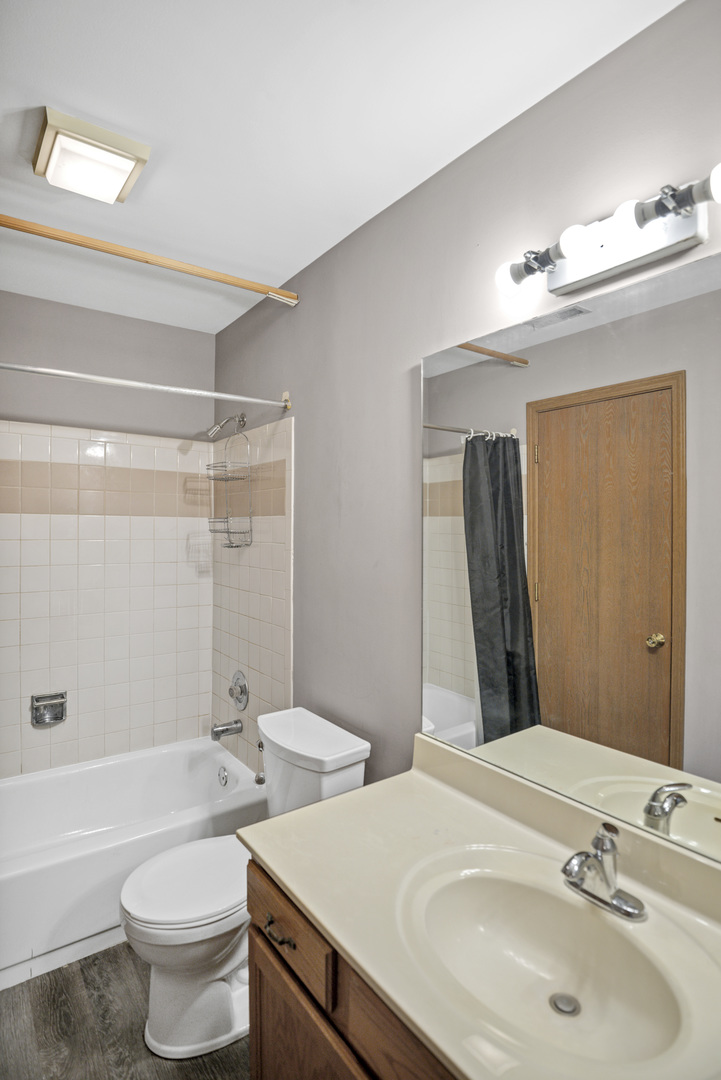 737 CANDLERIDGE Court #D2, Bartlett, IL 60103