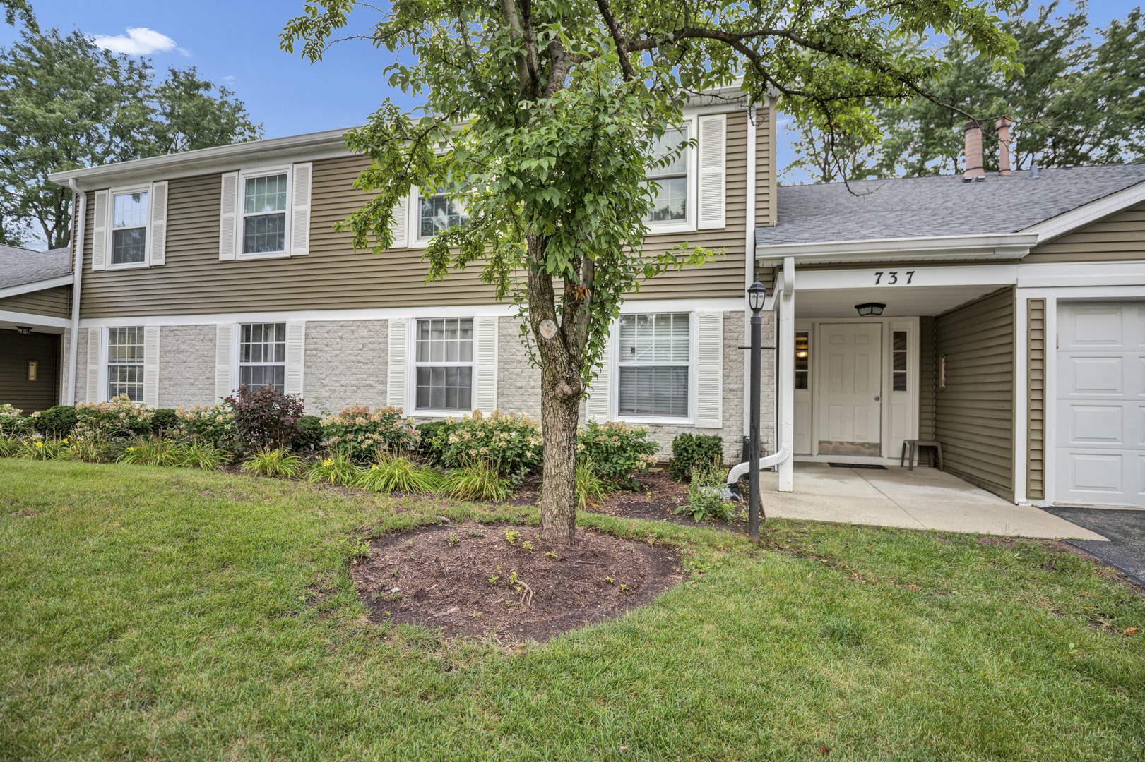 737 CANDLERIDGE Court #D2, Bartlett, IL 60103