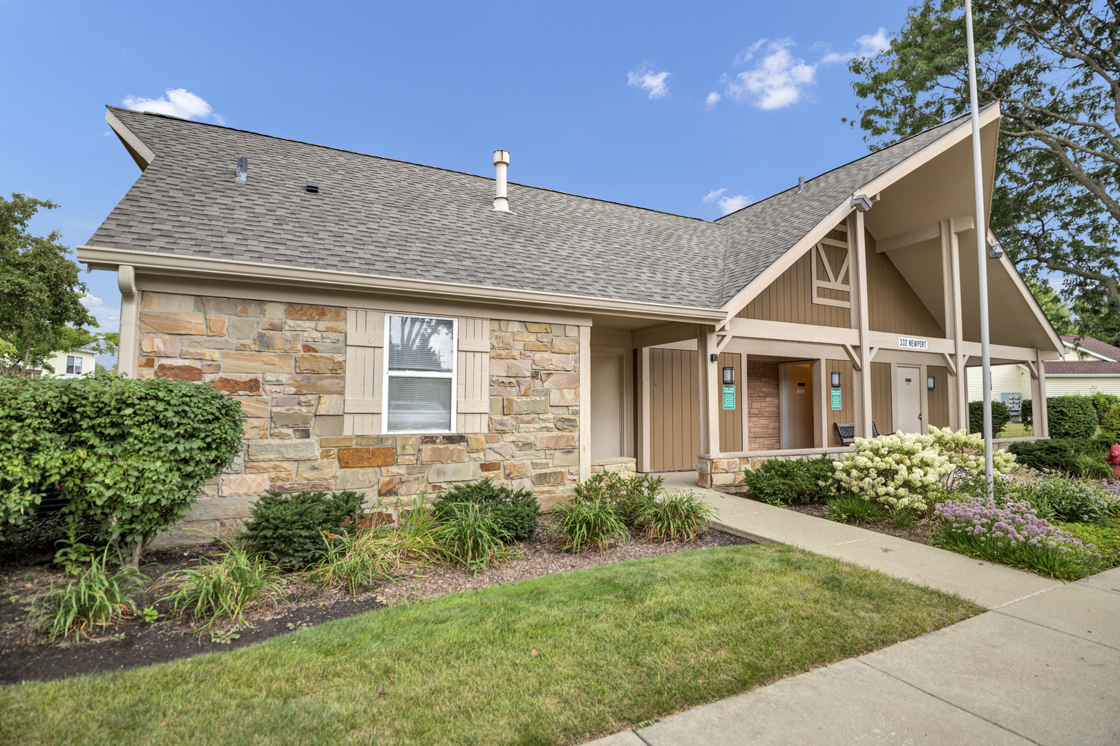 737 CANDLERIDGE Court #D2, Bartlett, IL 60103