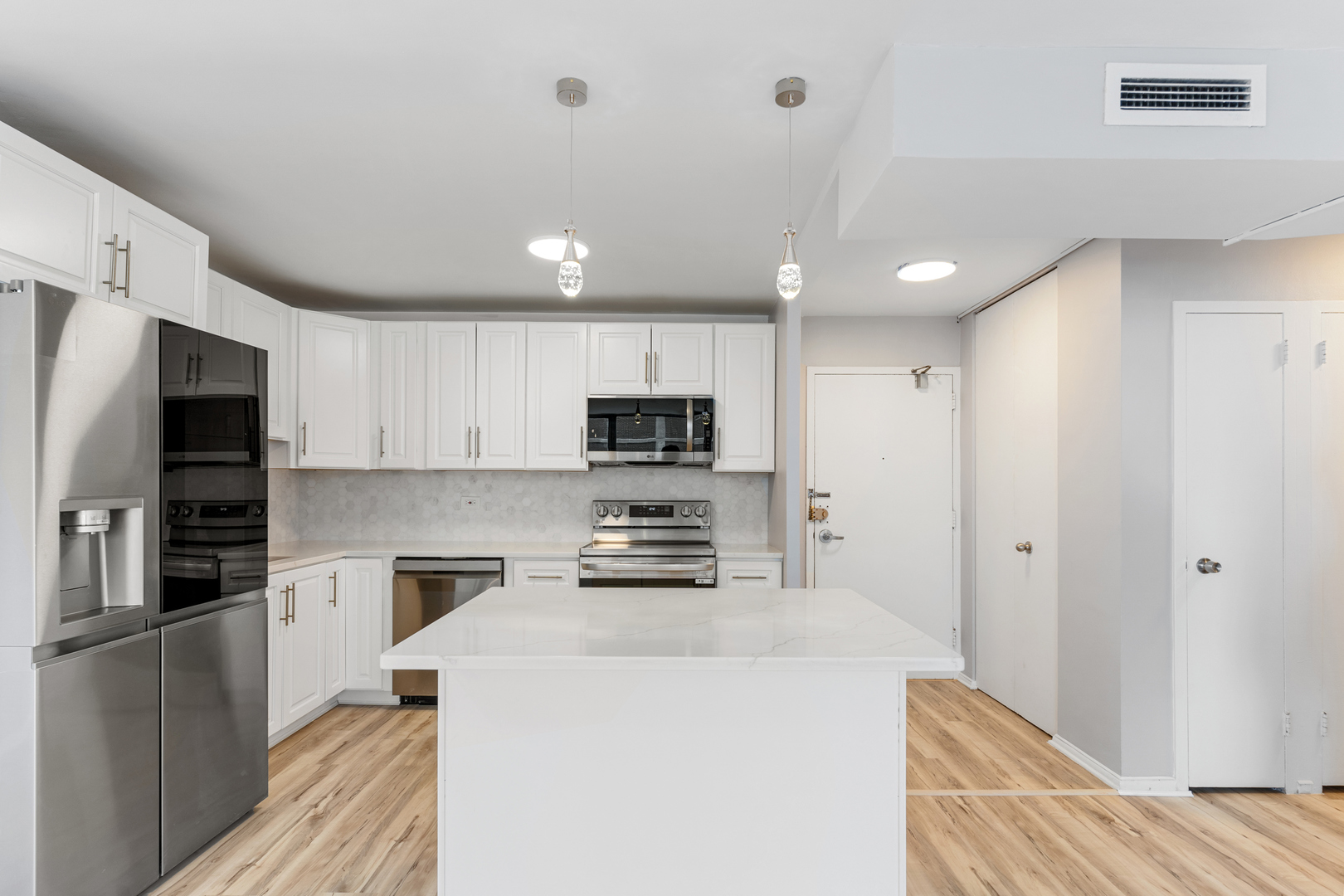 6301 N Sheridan Road #11D, Chicago, IL 60660