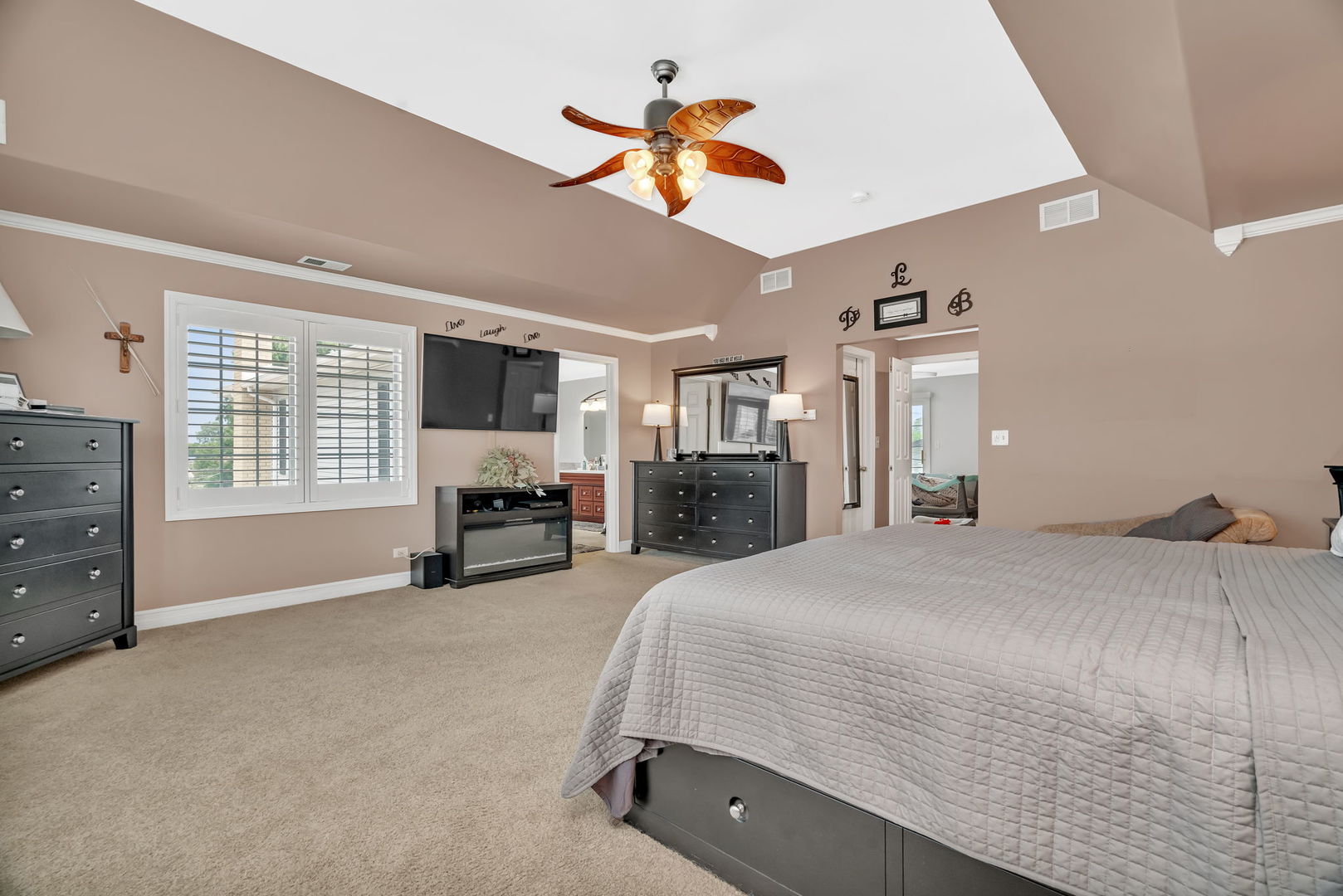 15317 Las Robles Street, Oak Forest, IL 60452