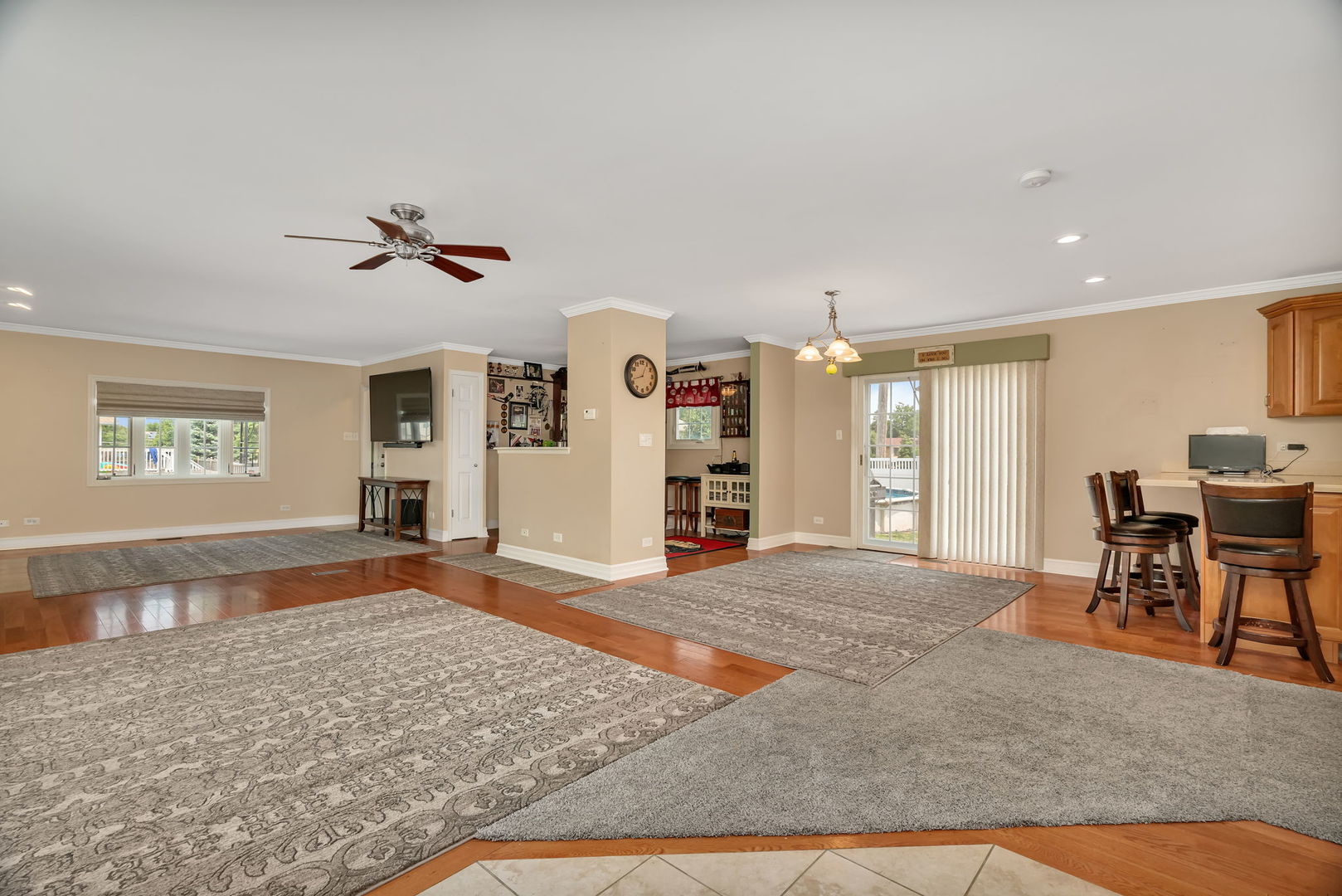 15317 Las Robles Street, Oak Forest, IL 60452