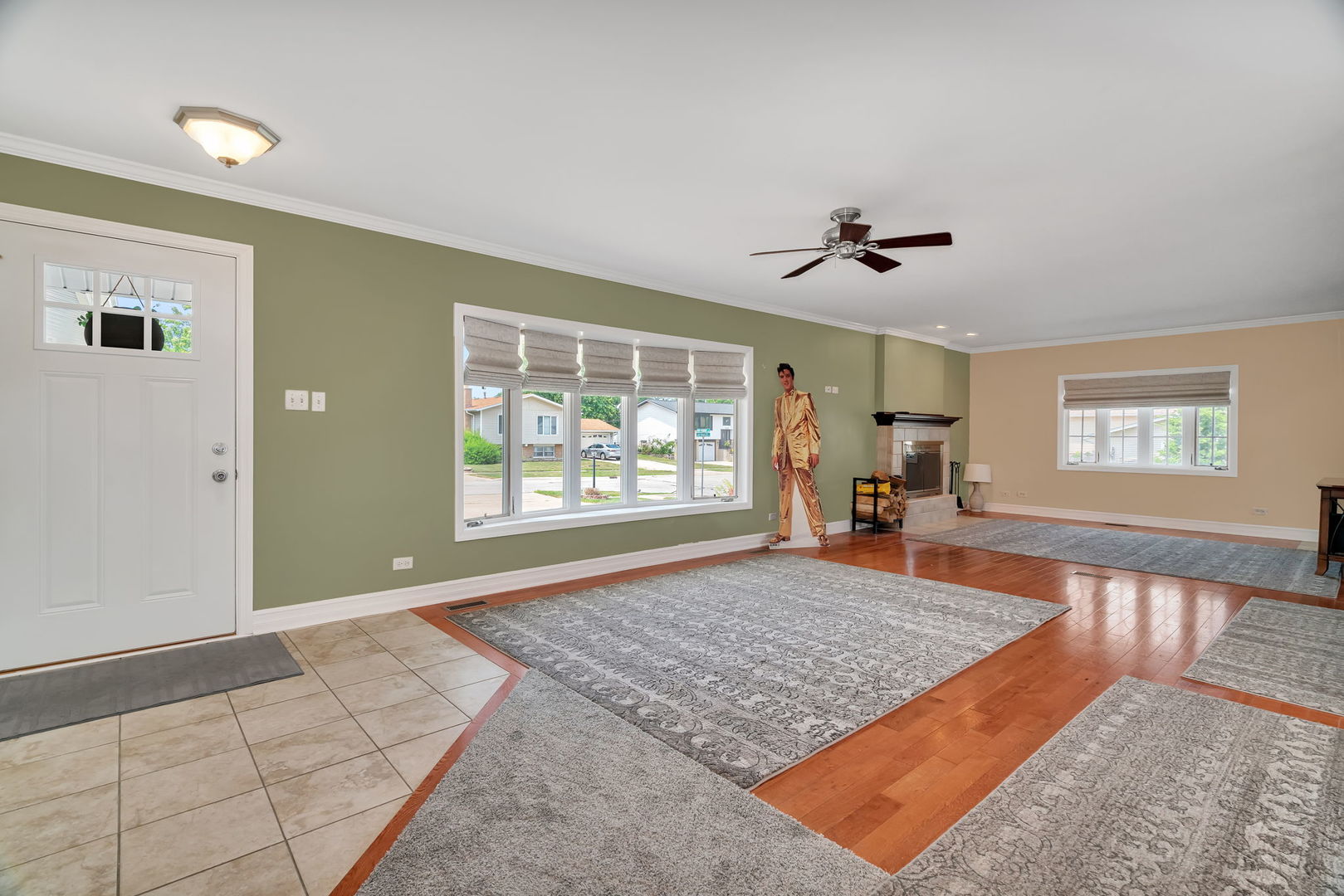 15317 Las Robles Street, Oak Forest, IL 60452