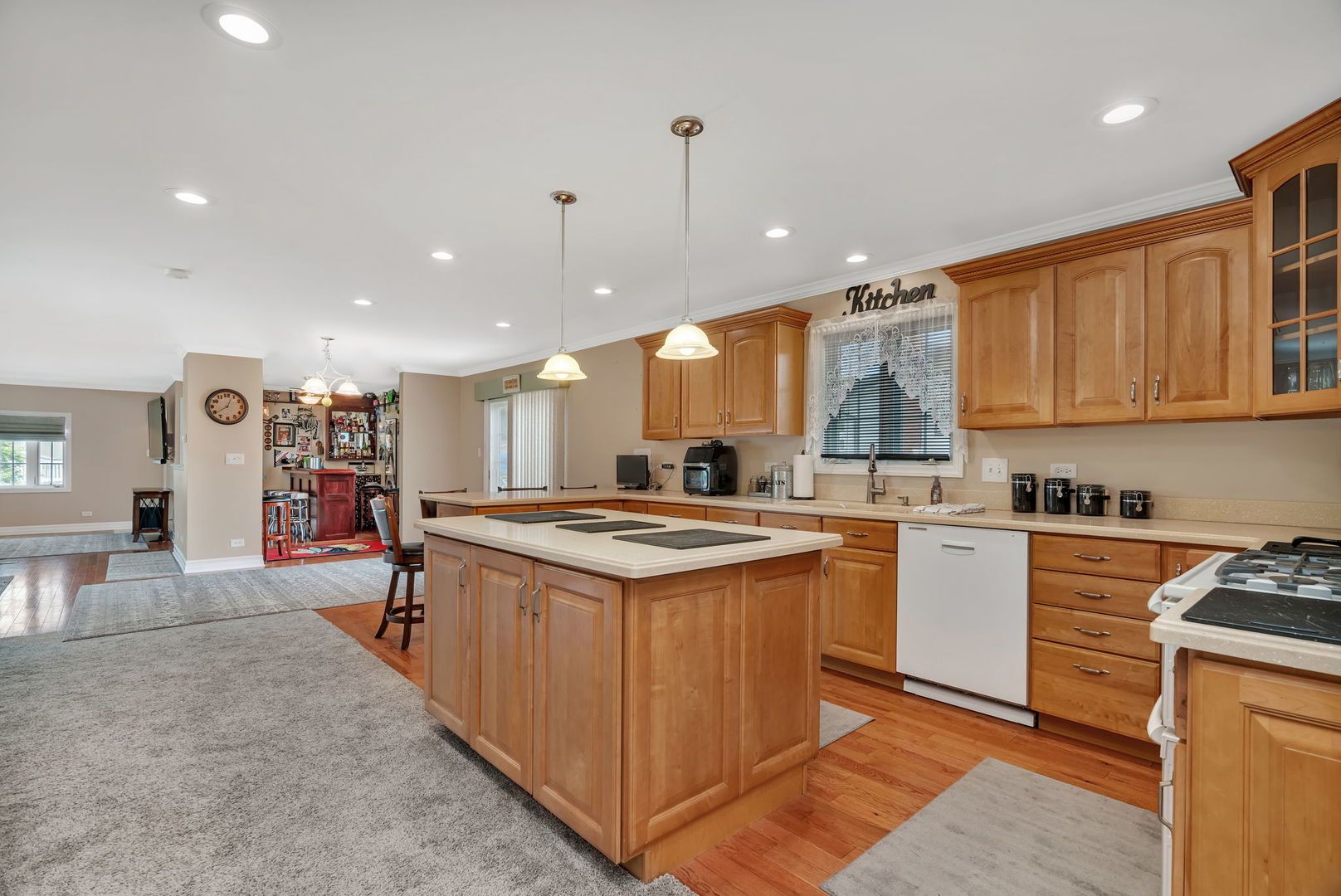 15317 Las Robles Street, Oak Forest, IL 60452