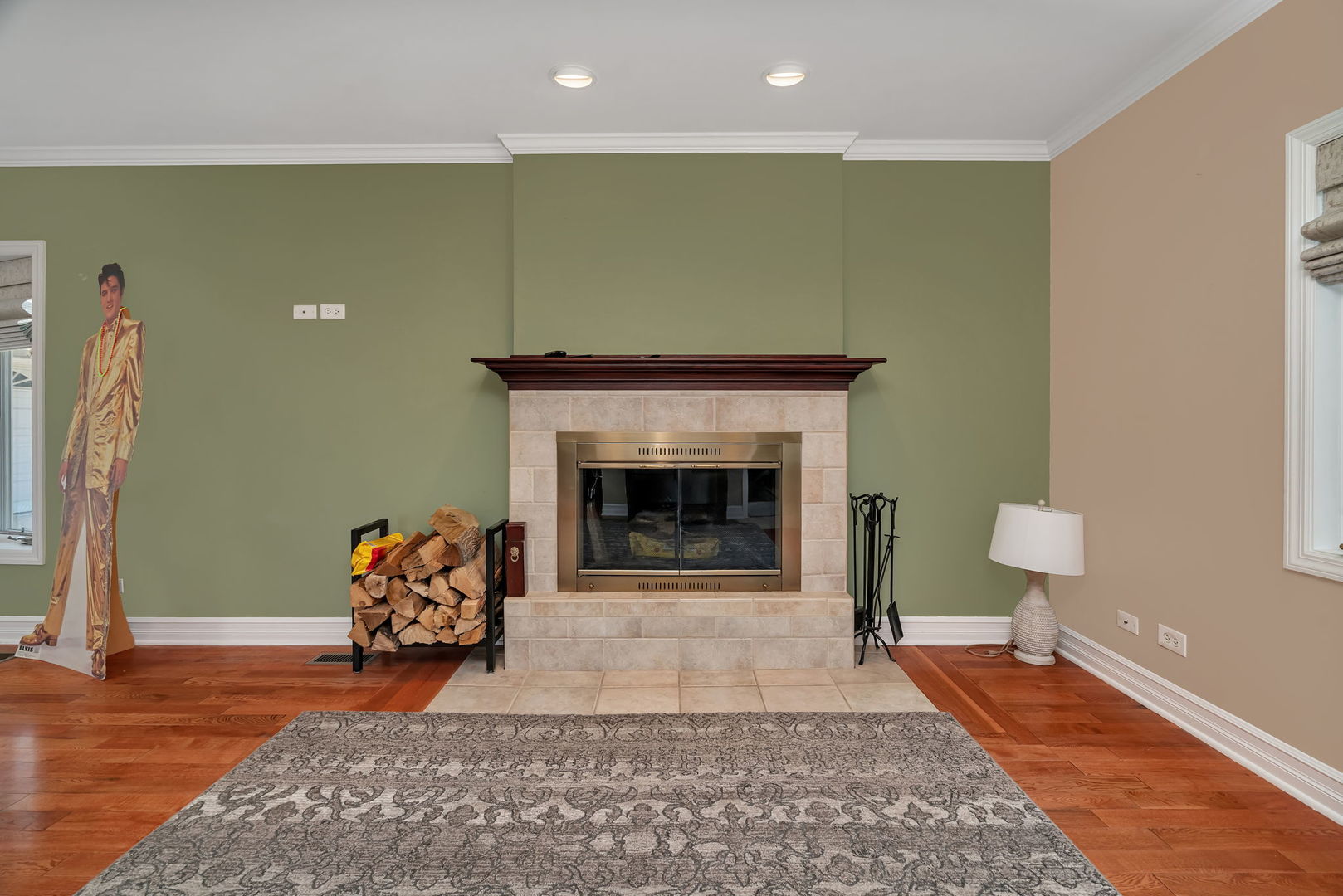 15317 Las Robles Street, Oak Forest, IL 60452