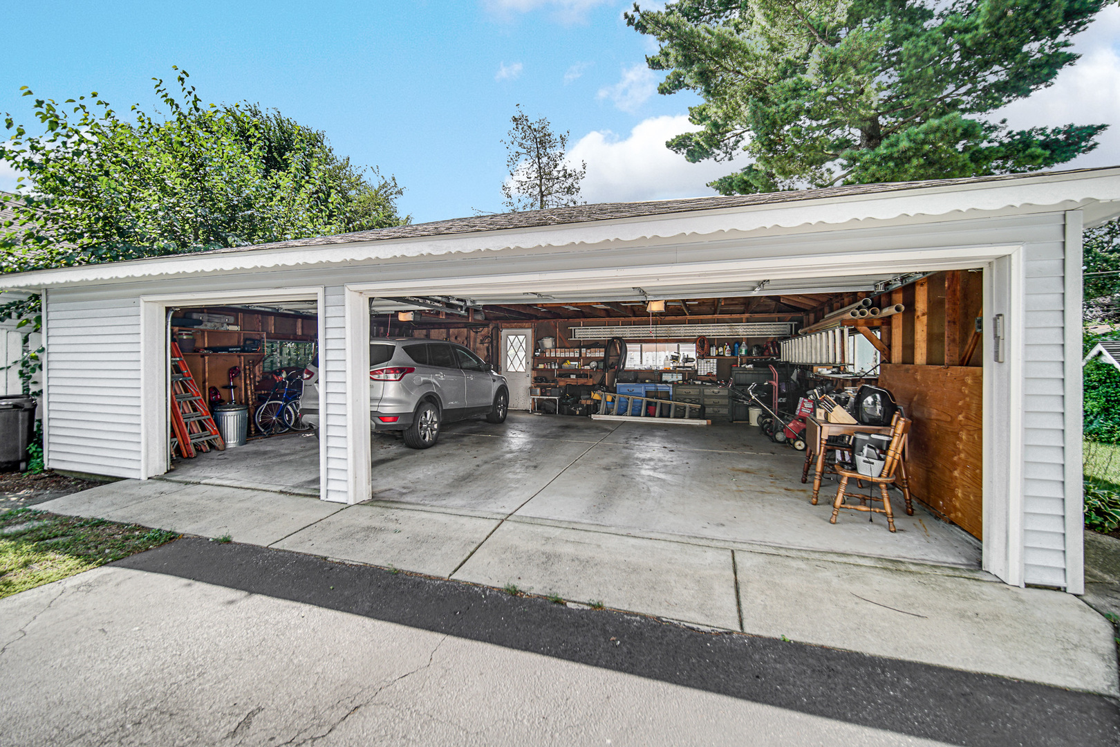 5613 W 84th Place, Burbank, IL 60459