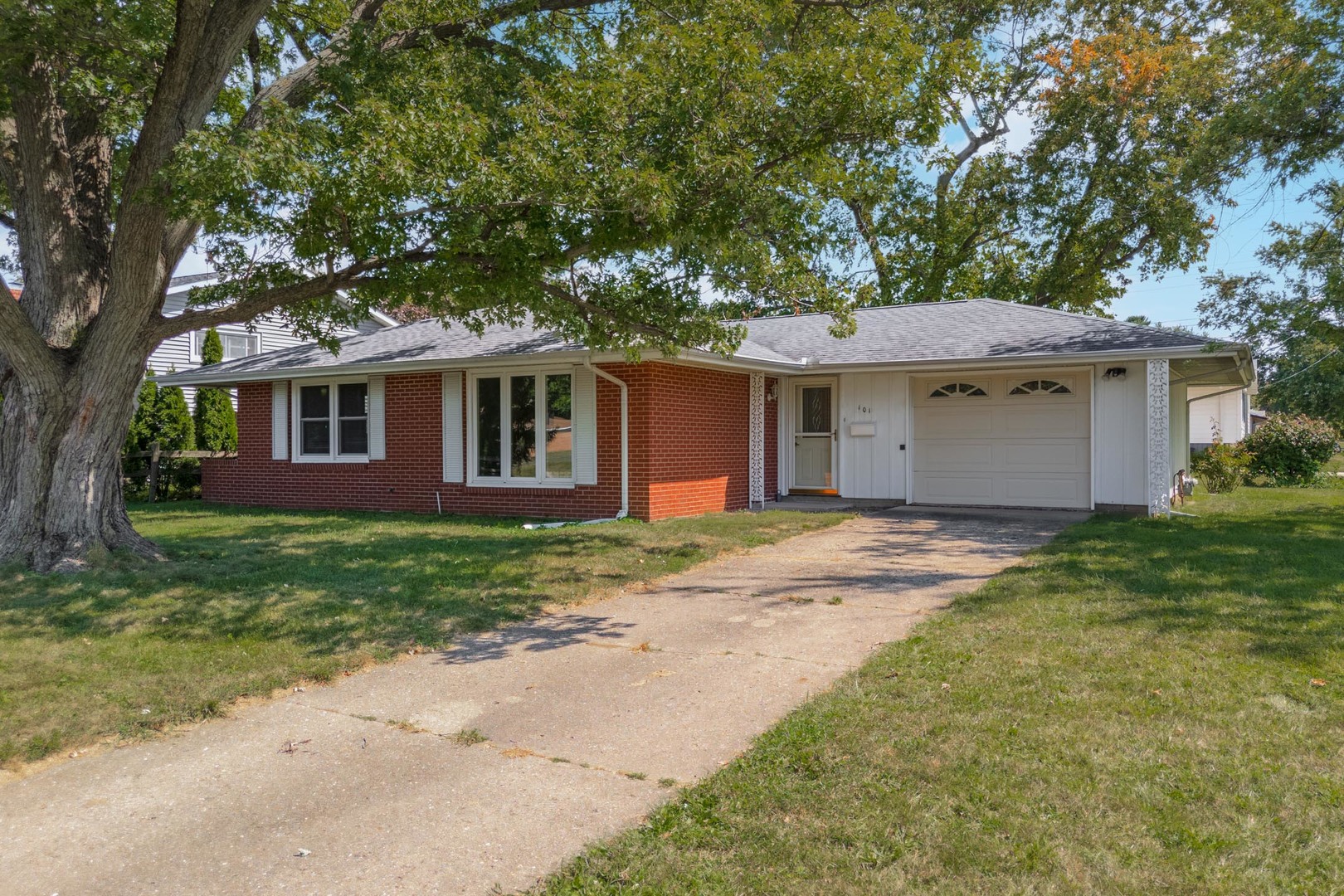 101 Radliff Road, Bloomington, IL 61701