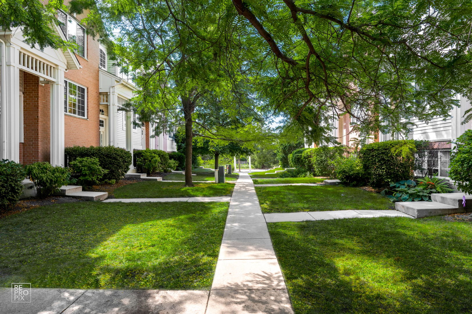 758 Hanbury Drive, Des Plaines, IL 60016