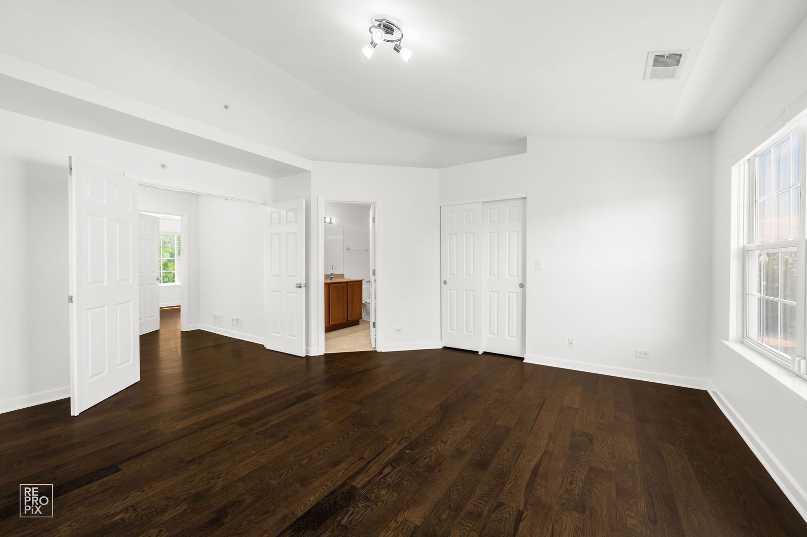 758 Hanbury Drive, Des Plaines, IL 60016