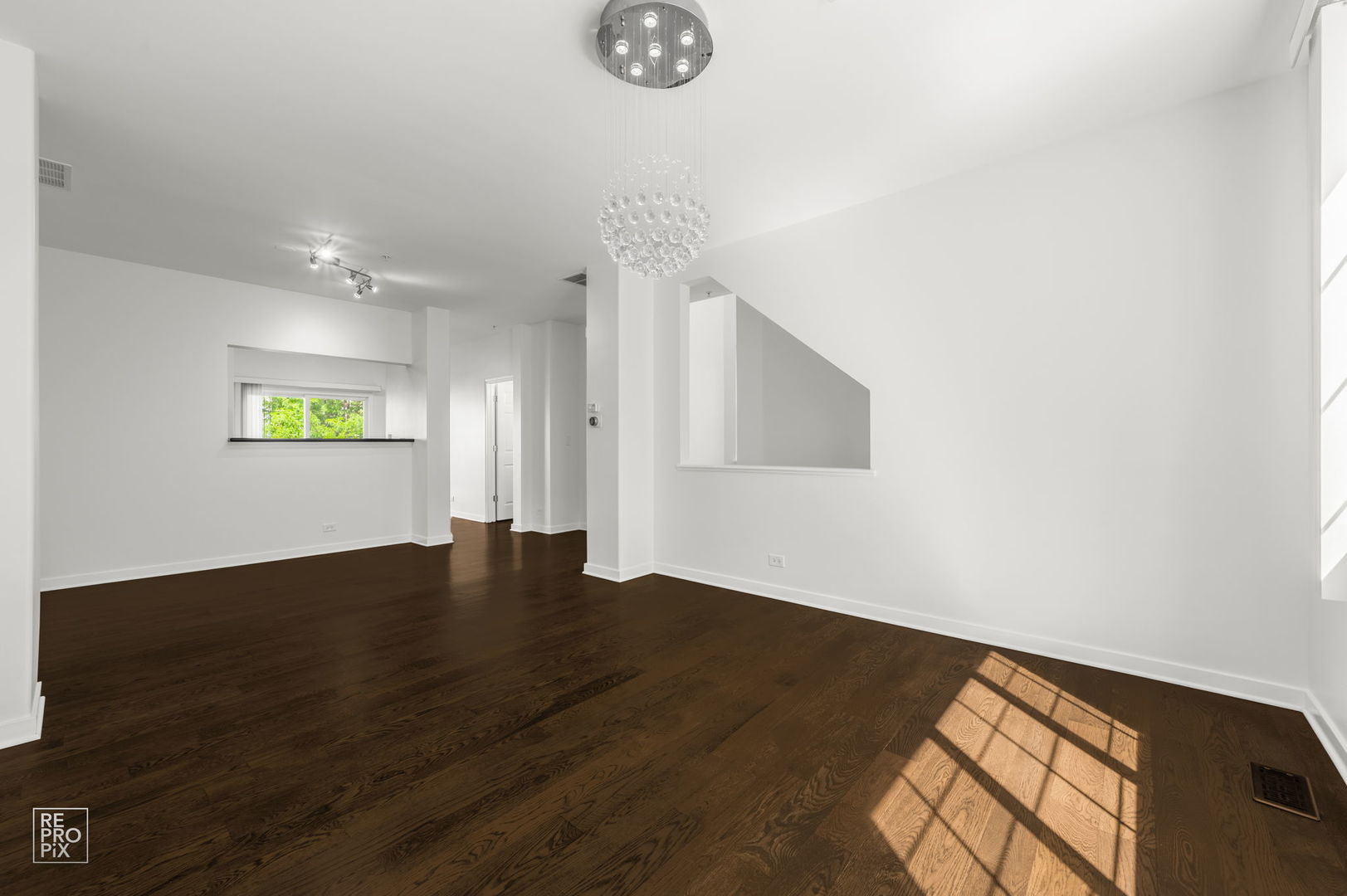 758 Hanbury Drive, Des Plaines, IL 60016
