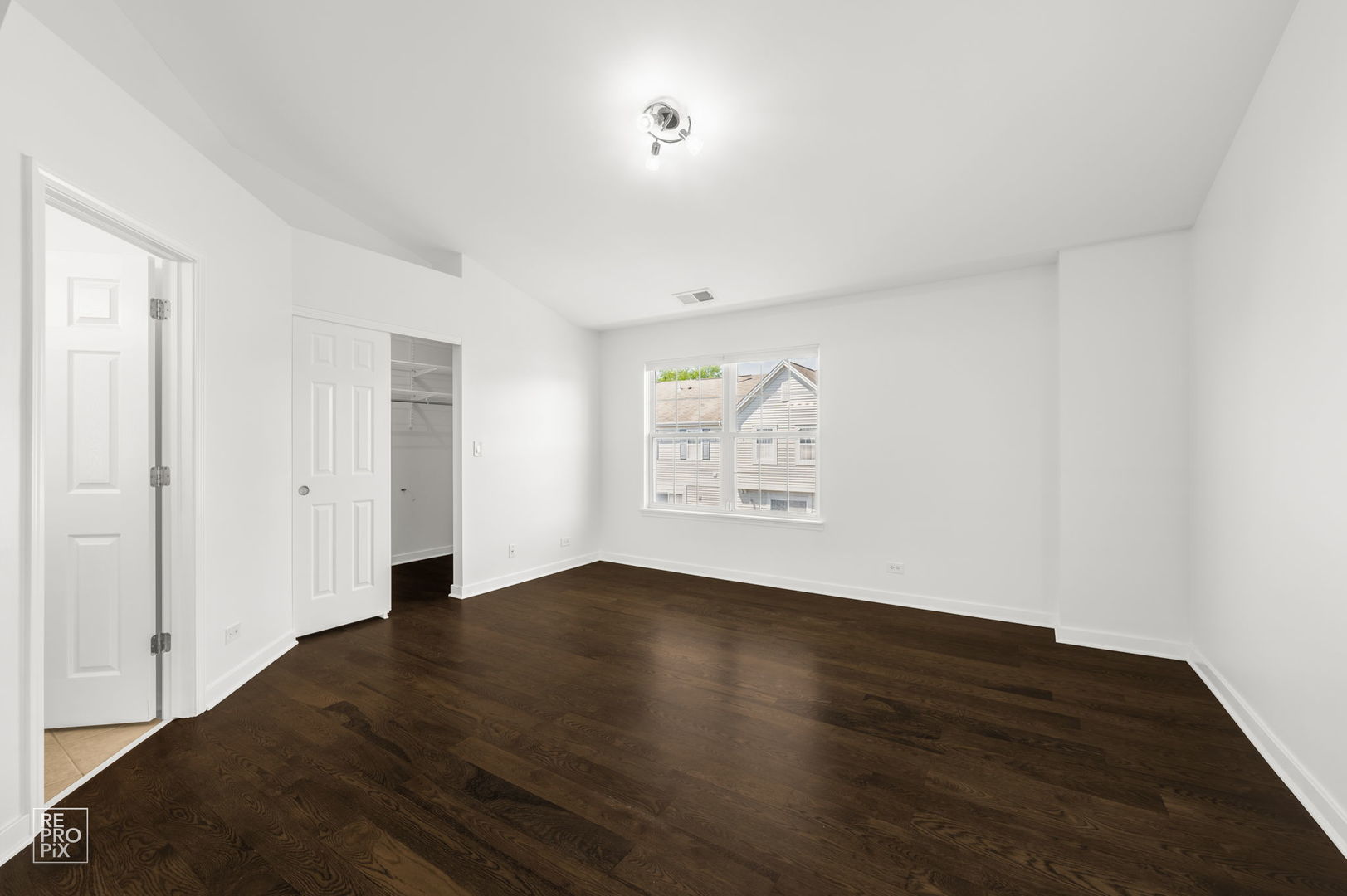 758 Hanbury Drive, Des Plaines, IL 60016