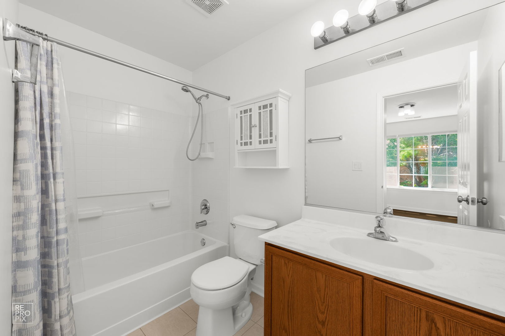 758 Hanbury Drive, Des Plaines, IL 60016