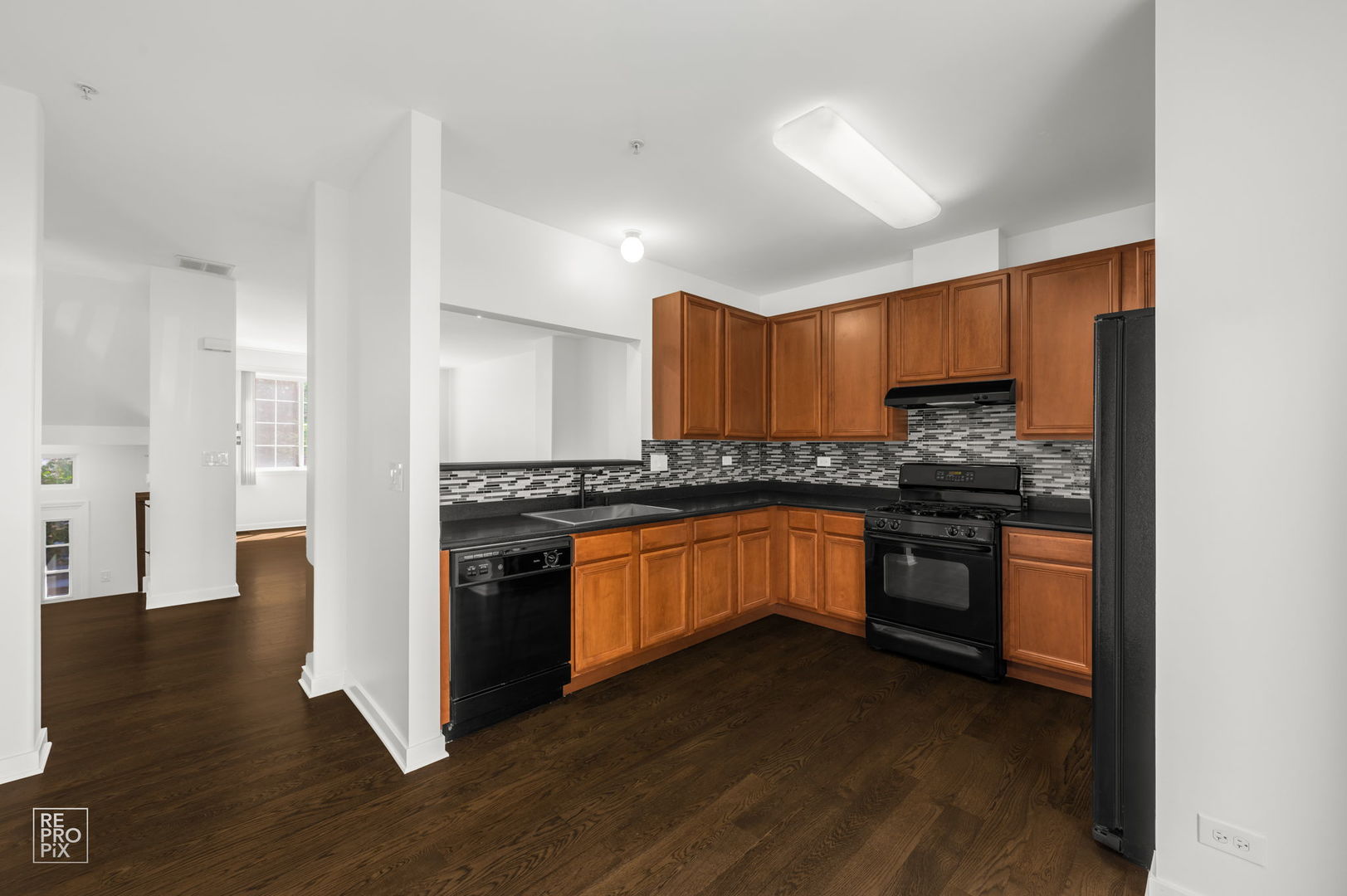 758 Hanbury Drive, Des Plaines, IL 60016