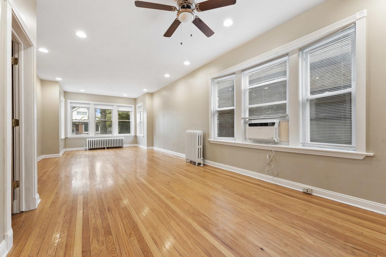 5728 N Maplewood Avenue, Chicago, IL 60659