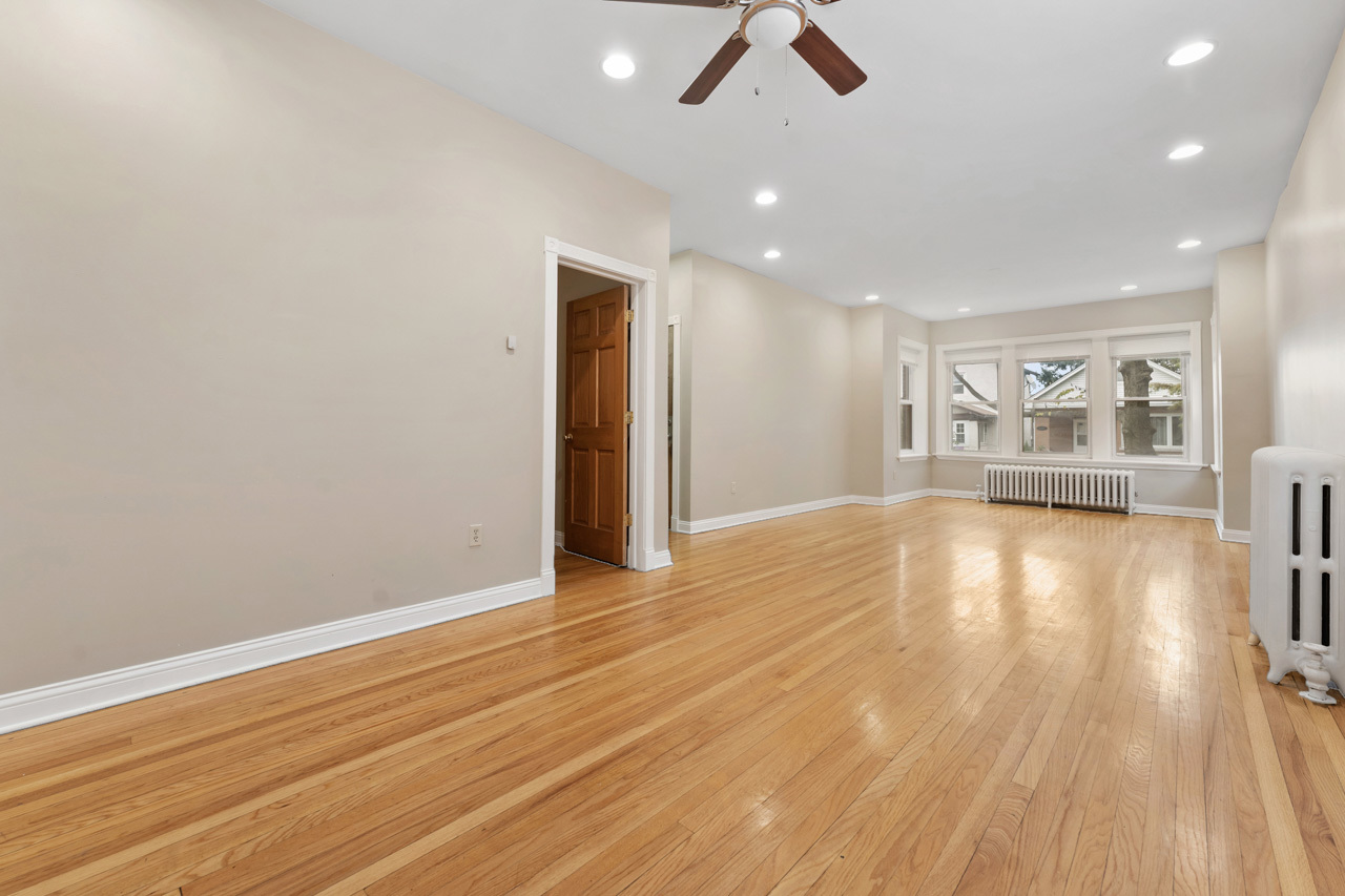 5728 N Maplewood Avenue, Chicago, IL 60659