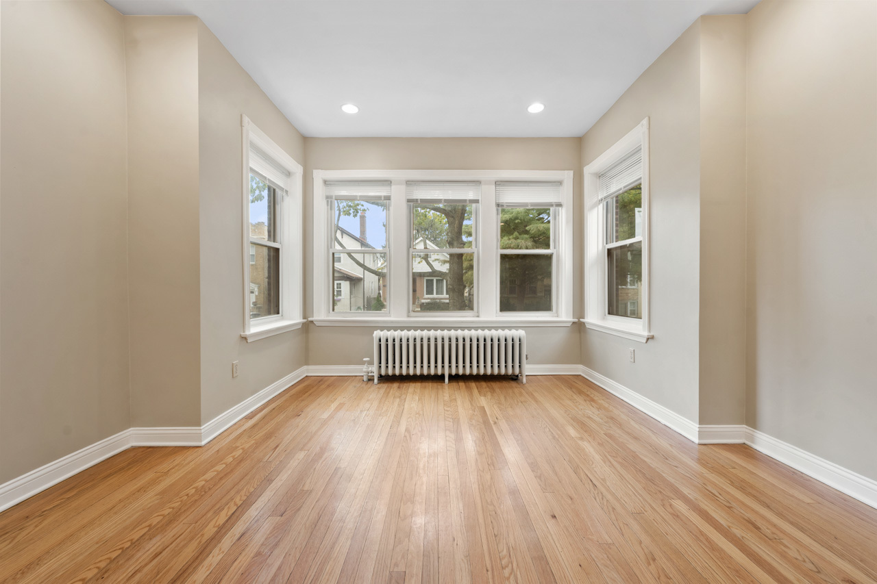 5728 N Maplewood Avenue, Chicago, IL 60659