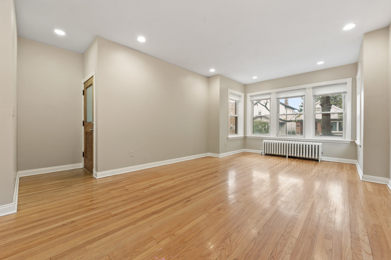 5728 N Maplewood Avenue, Chicago, IL 60659