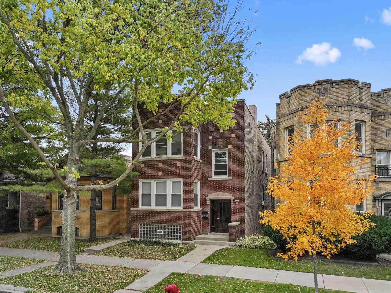 5728 N Maplewood Avenue, Chicago, IL 60659