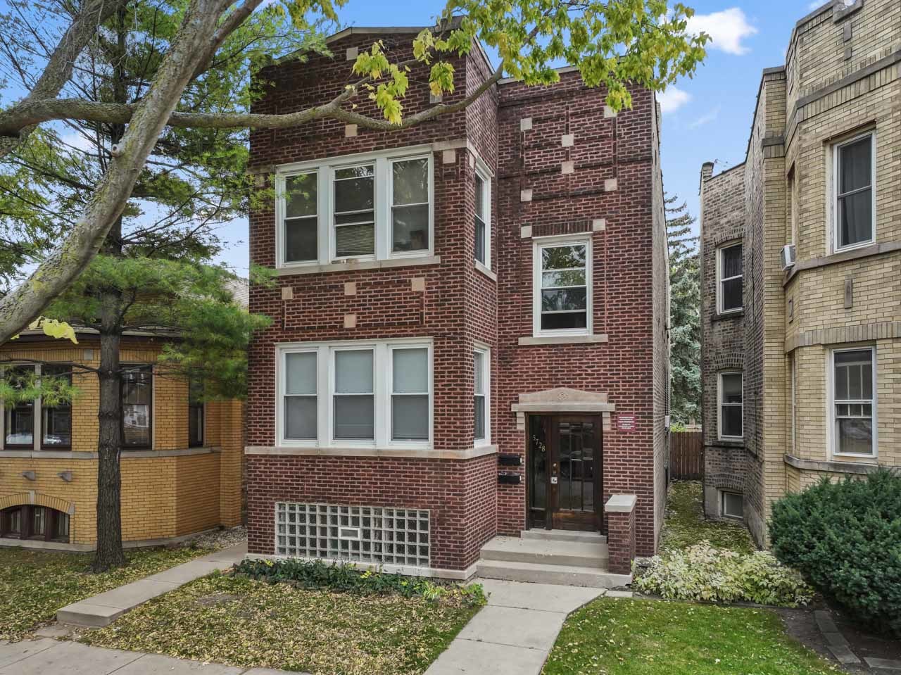 5728 N Maplewood Avenue, Chicago, IL 60659