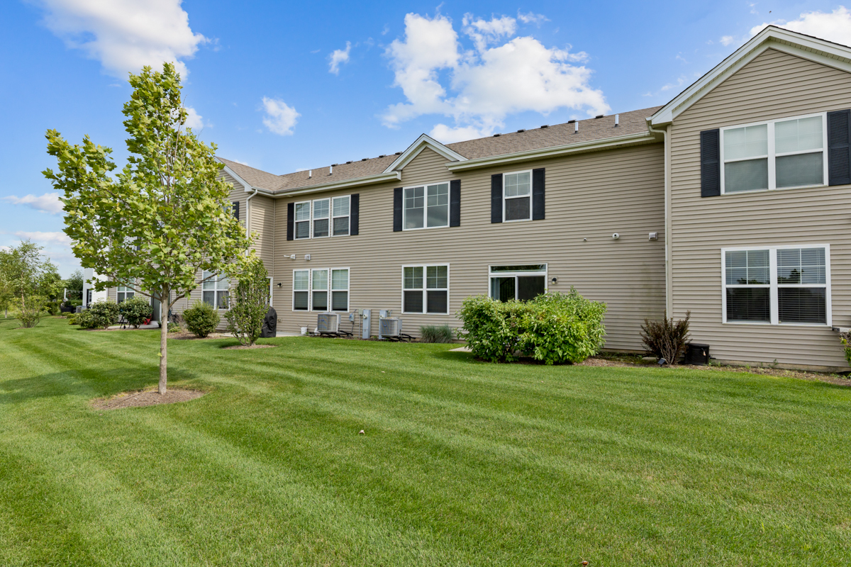 695 Anchorage Court, Pingree Grove, IL 60140