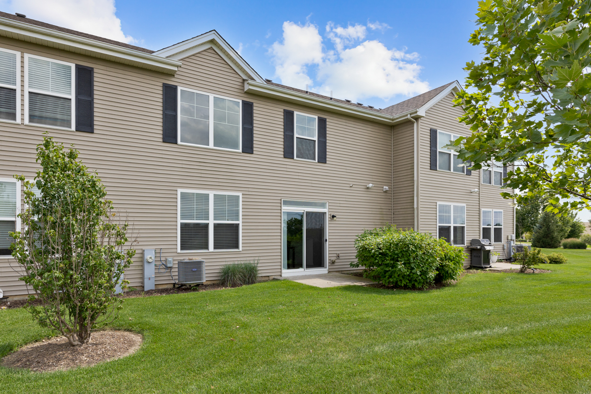 695 Anchorage Court, Pingree Grove, IL 60140
