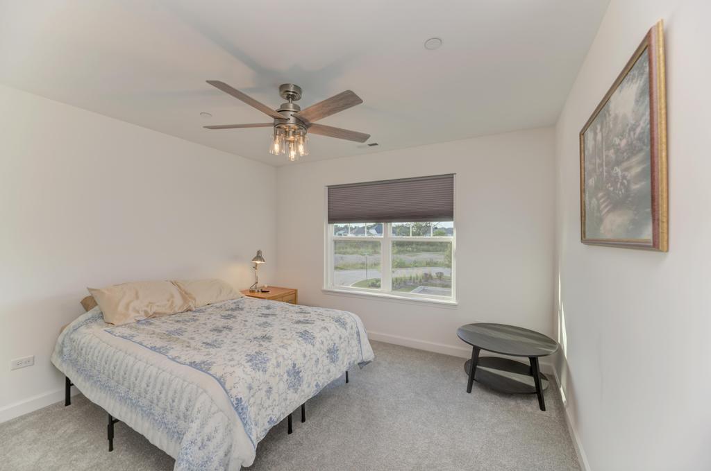 257 MASTERS Drive, Addison, IL 60101