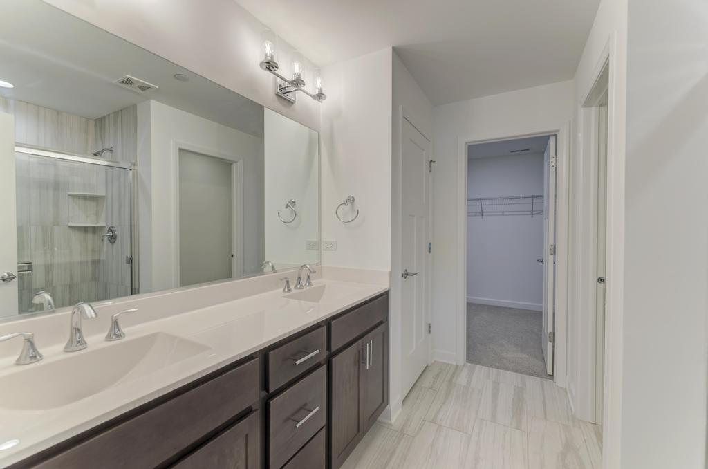 257 MASTERS Drive, Addison, IL 60101