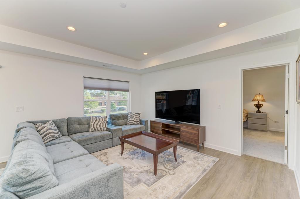 257 MASTERS Drive, Addison, IL 60101