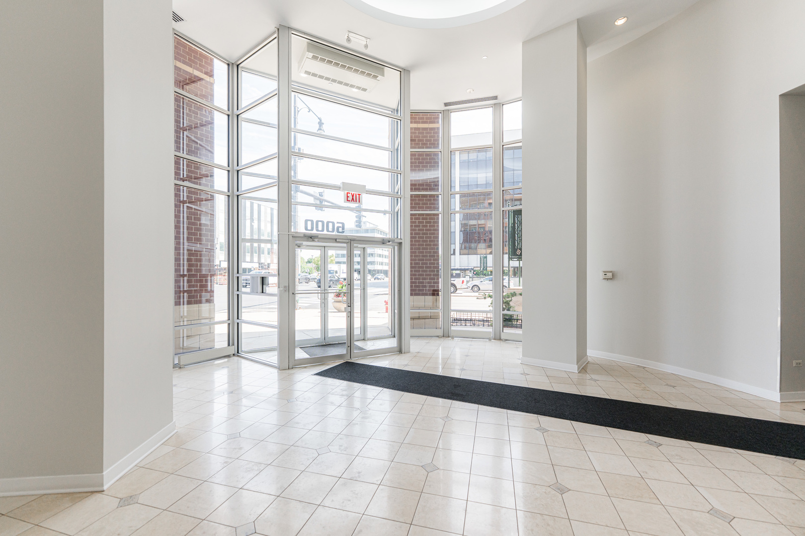 6000 N Cicero Avenue #512, Chicago, IL 60646