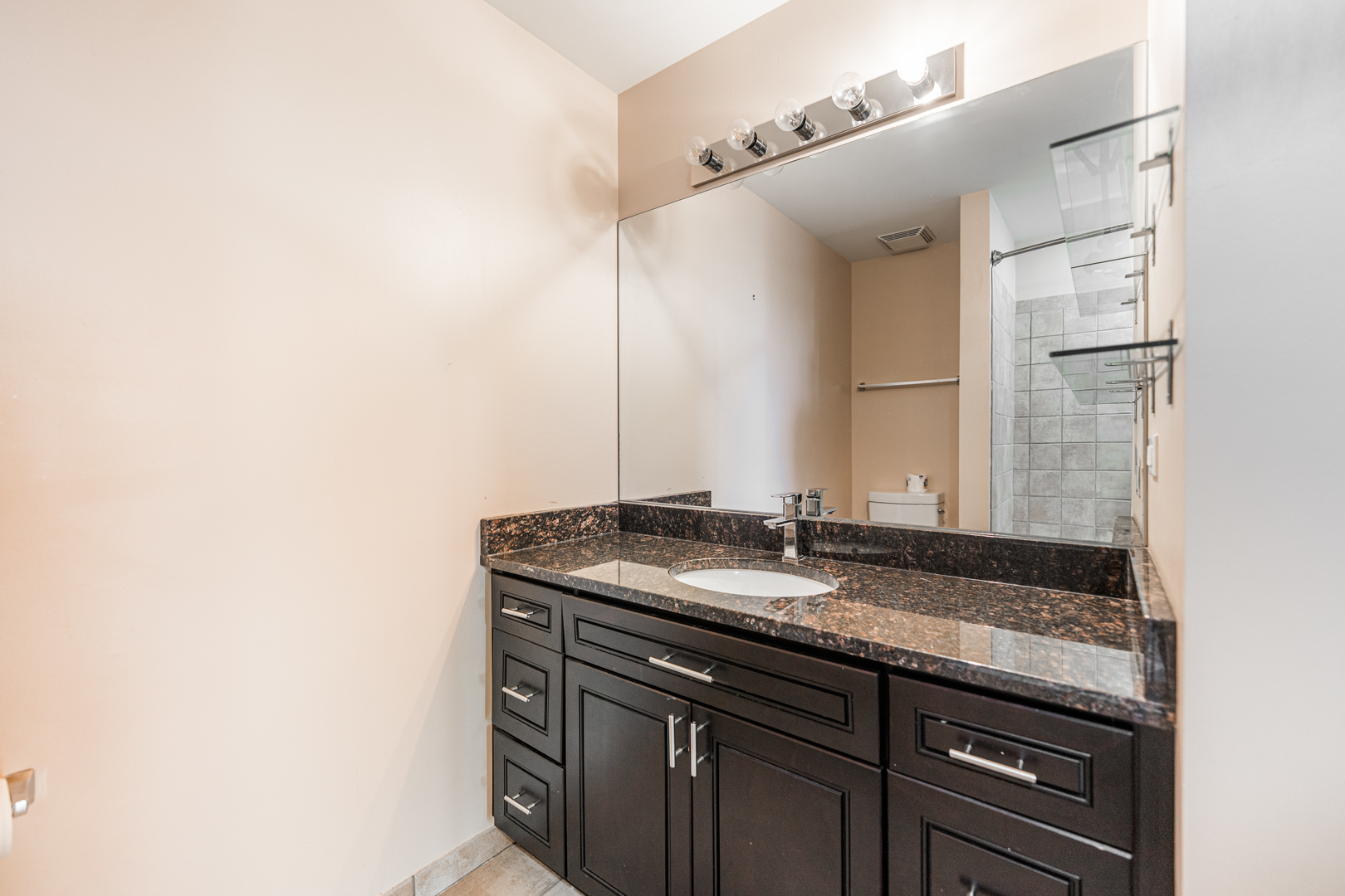 6000 N Cicero Avenue #512, Chicago, IL 60646